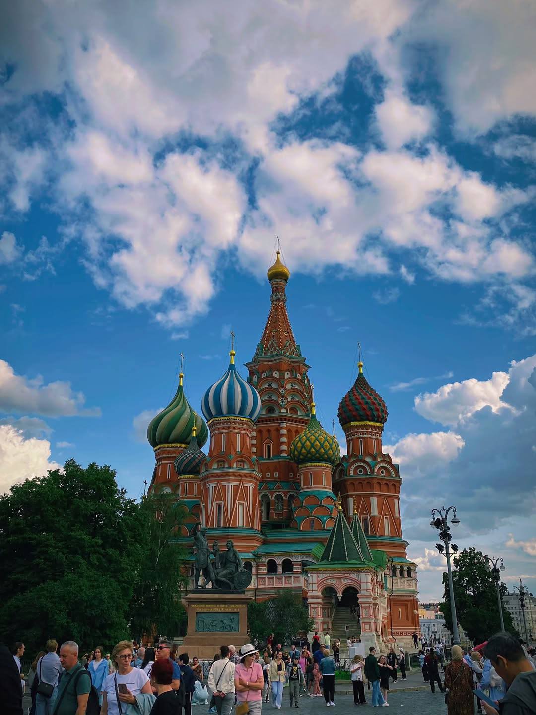 ﻛﺎﺗﺪراﺋﻴﺔ اﻟﻘﺪﻳﺲ ﺑﺎﺳﻞ  St.Basil's Cathedral